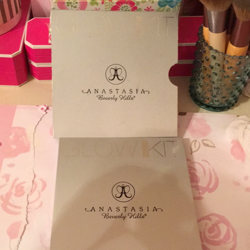 Anastasia Beverly Hills glow kit